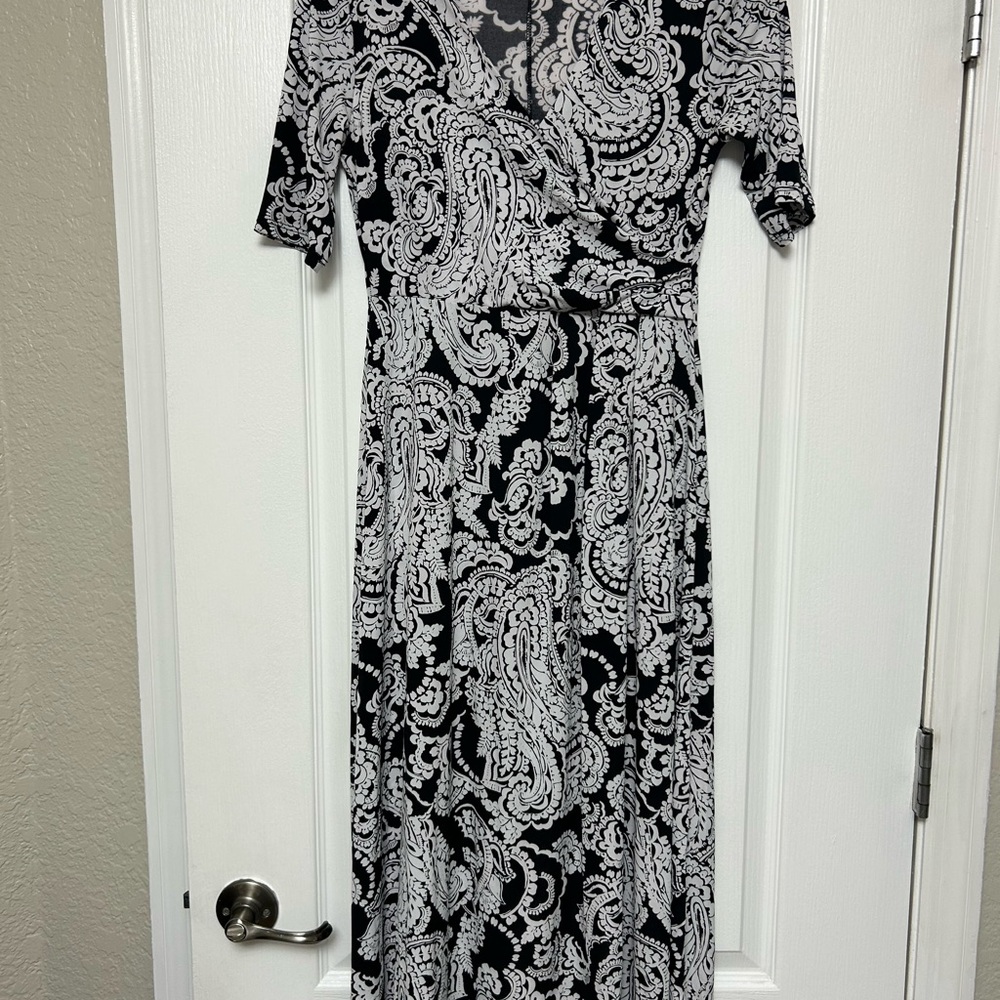Chaus Black and White Paisley Long Sleeve Dress